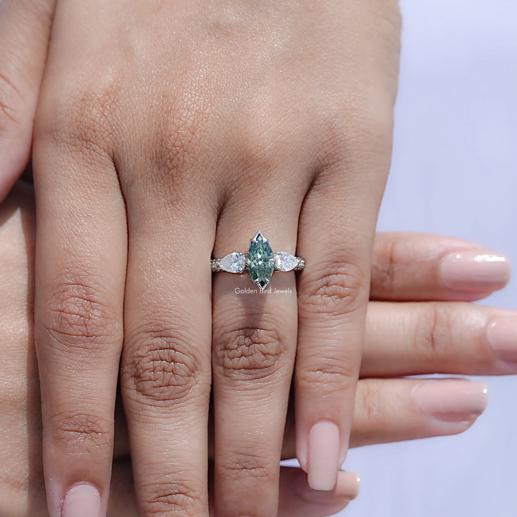 Blauer Marquise-Schliff Moissanit Drei-Steine-Ring