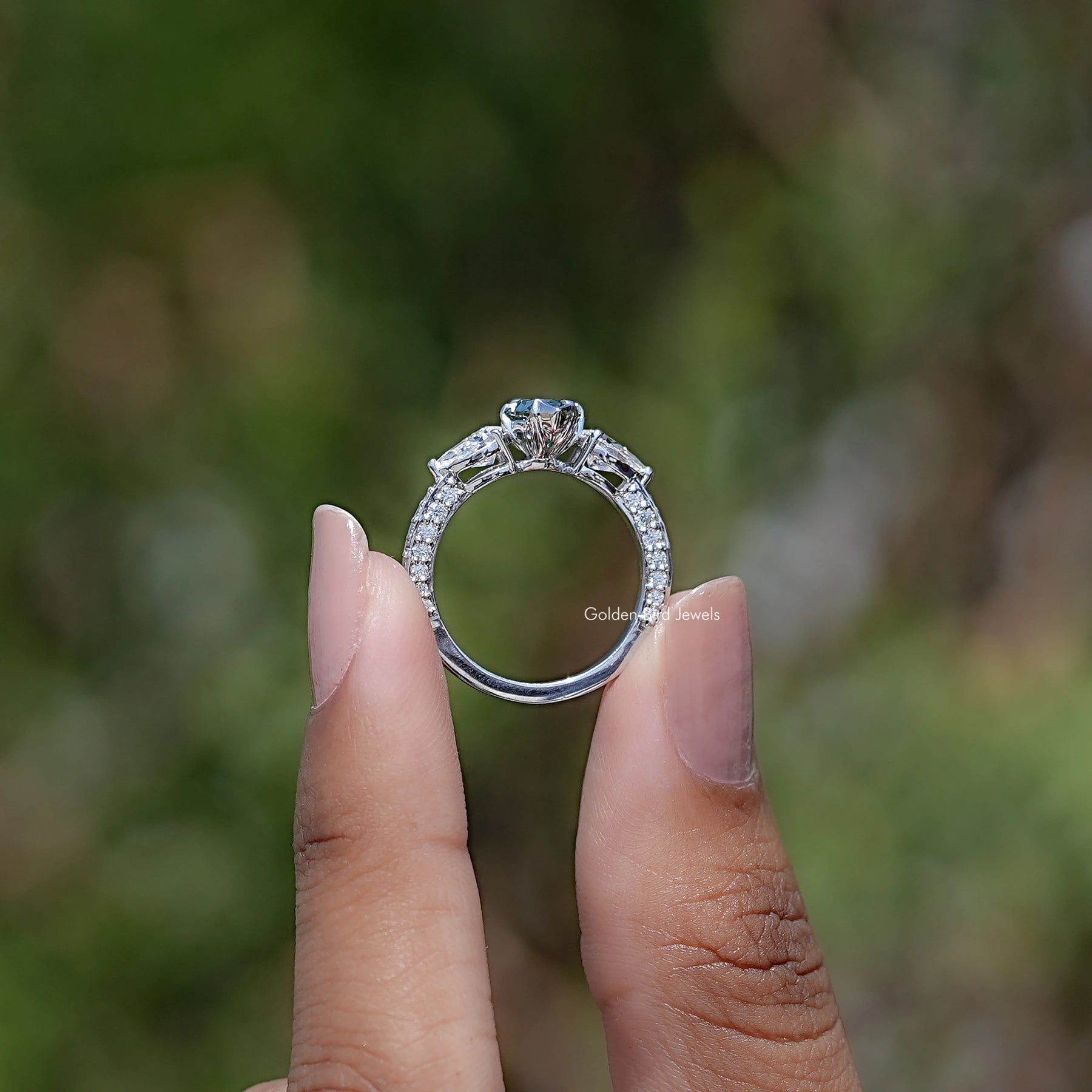 Blauer Marquise-Schliff Moissanit Drei-Steine-Ring