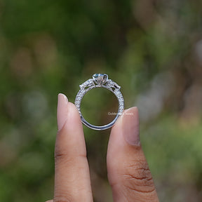 Blauer Marquise-Schliff Moissanit Drei-Steine-Ring