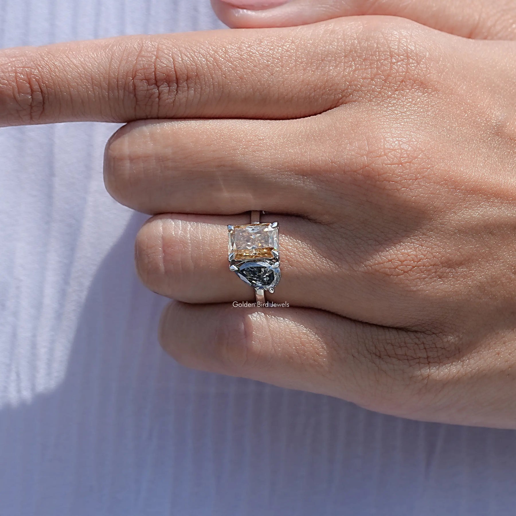 Toi Moi-Ring mit Moissanit in ausgefallenen Farben und strahlendem Birnenschliff