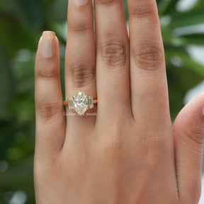 [Moissanite Moval Cut Three Stone Ring]-[Golden Bird Jewels]