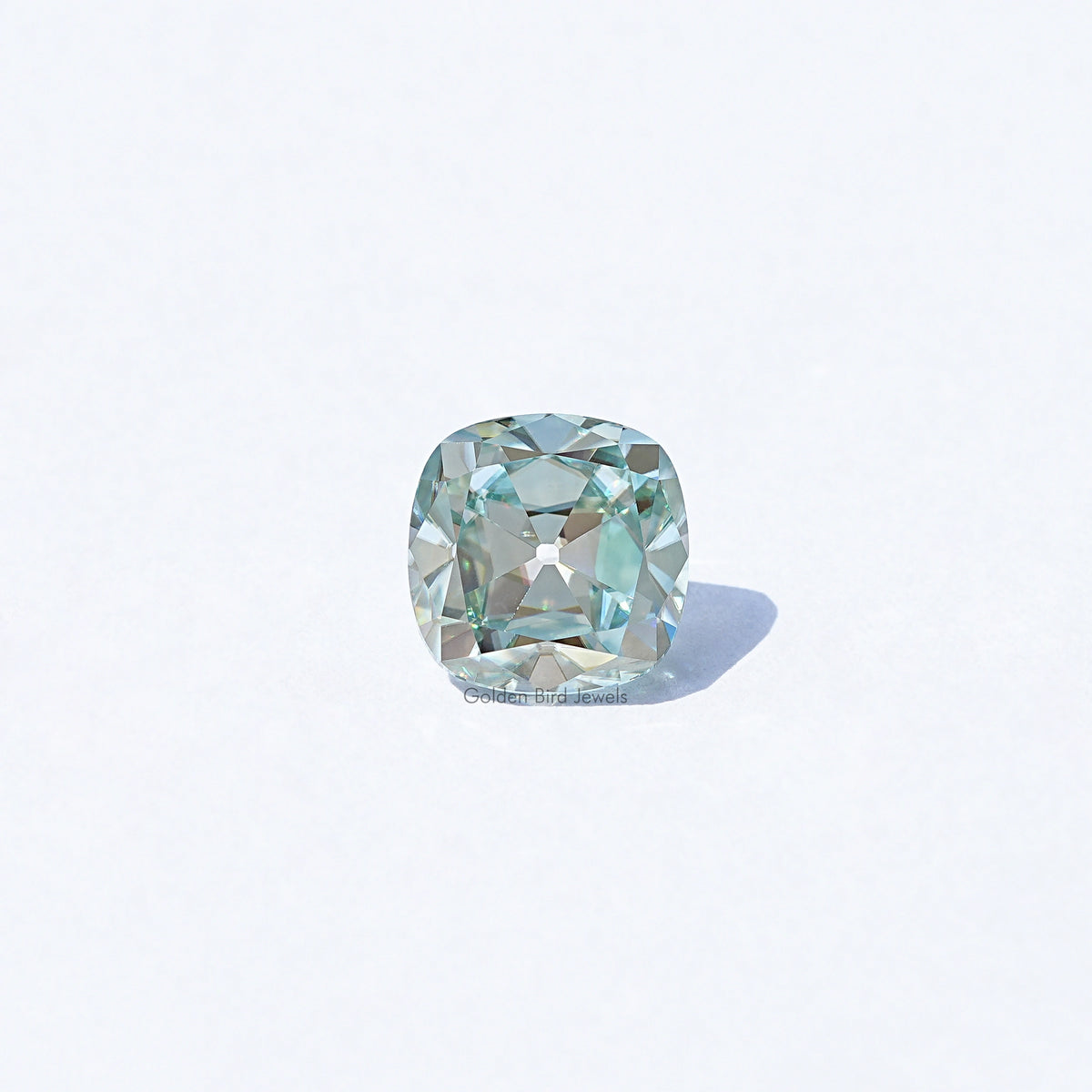 Hellblauer Old Mine Cushion loser Moissanit
