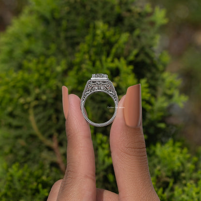 Alter europäischer Vintage-Ring mit Moissanit im Rundschliff