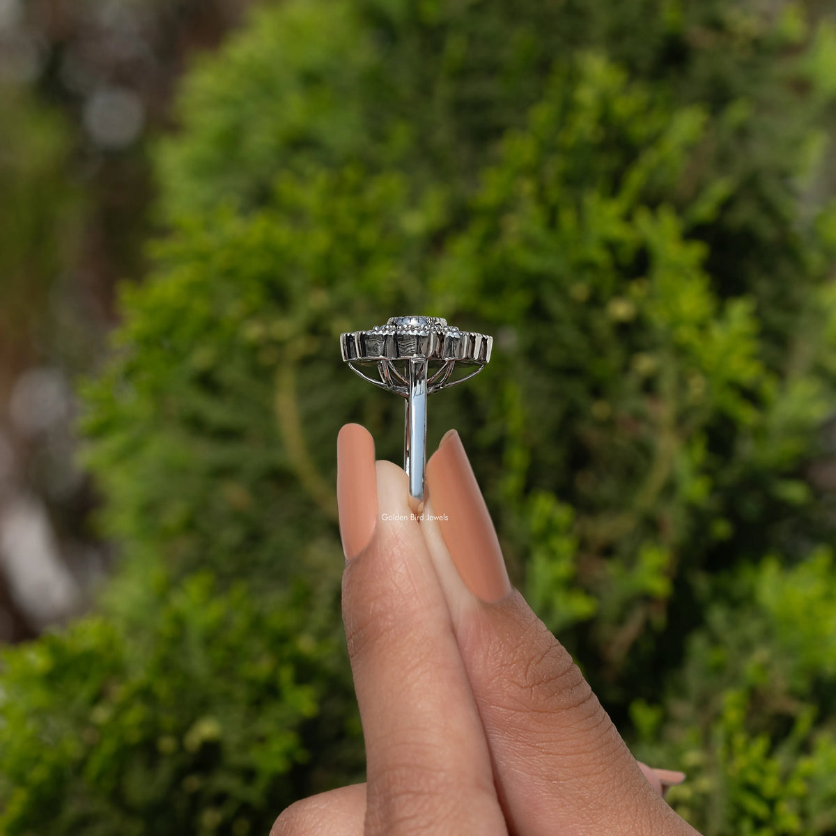 Alter europäischer Moissanit-Halo-Ring im Rundschliff