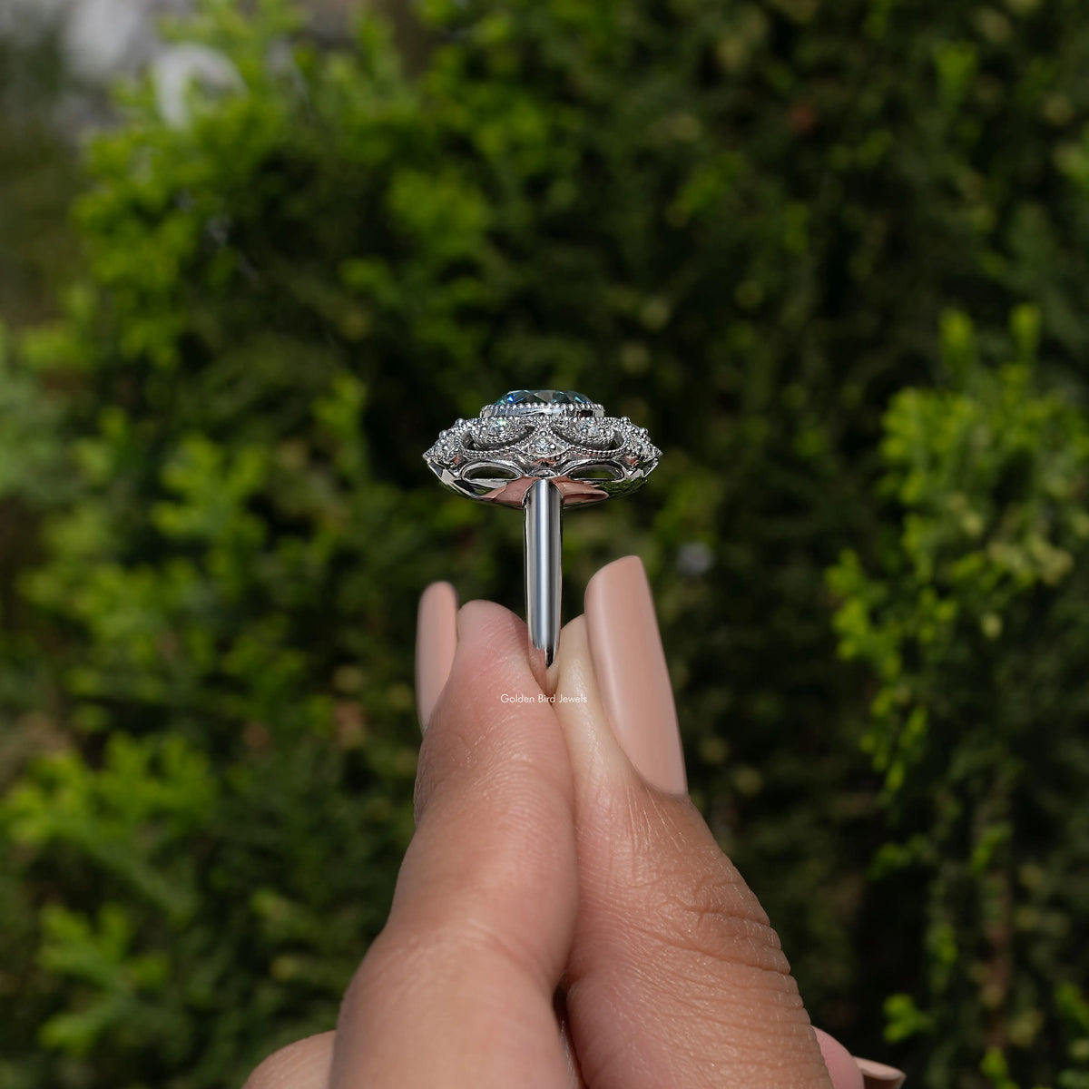 Blauer alter europäischer Vintage-Moissanitring mit Rundschliff