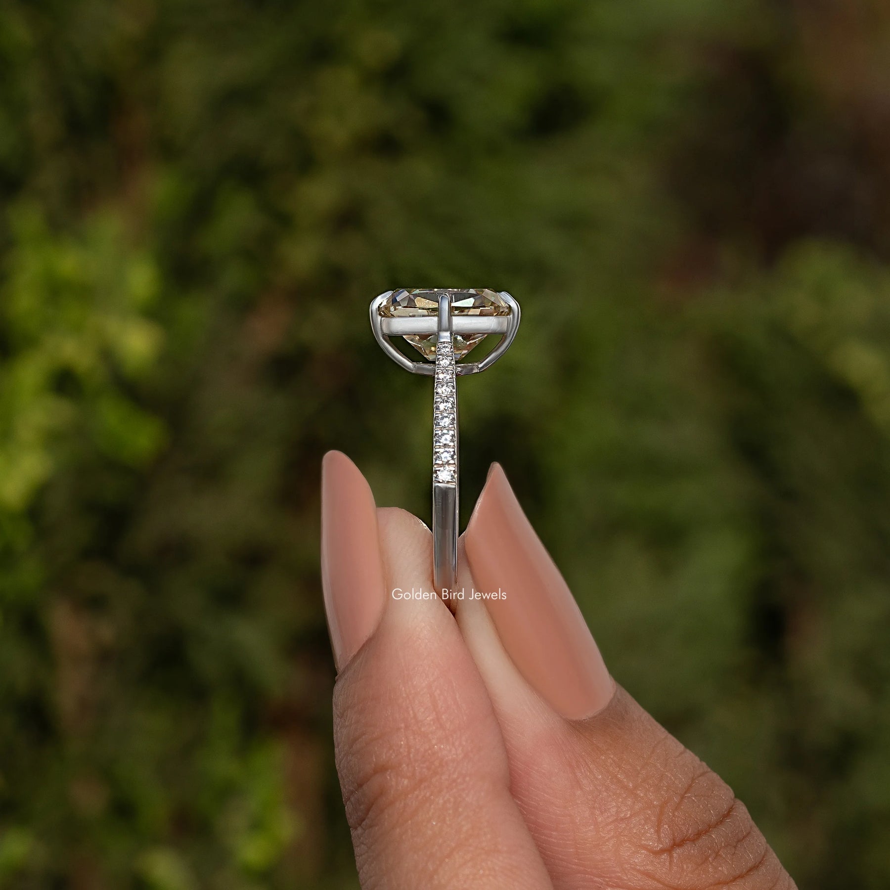 Old Mine – Ring mit Moissanit-Akzentstein im Kissenschliff