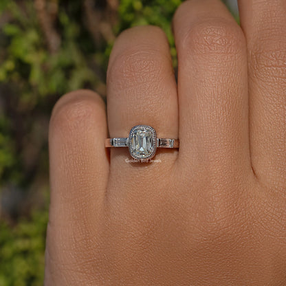 Elongierter Old Mine Kissen-Schliff Moissanit Drei-Steine-Ring