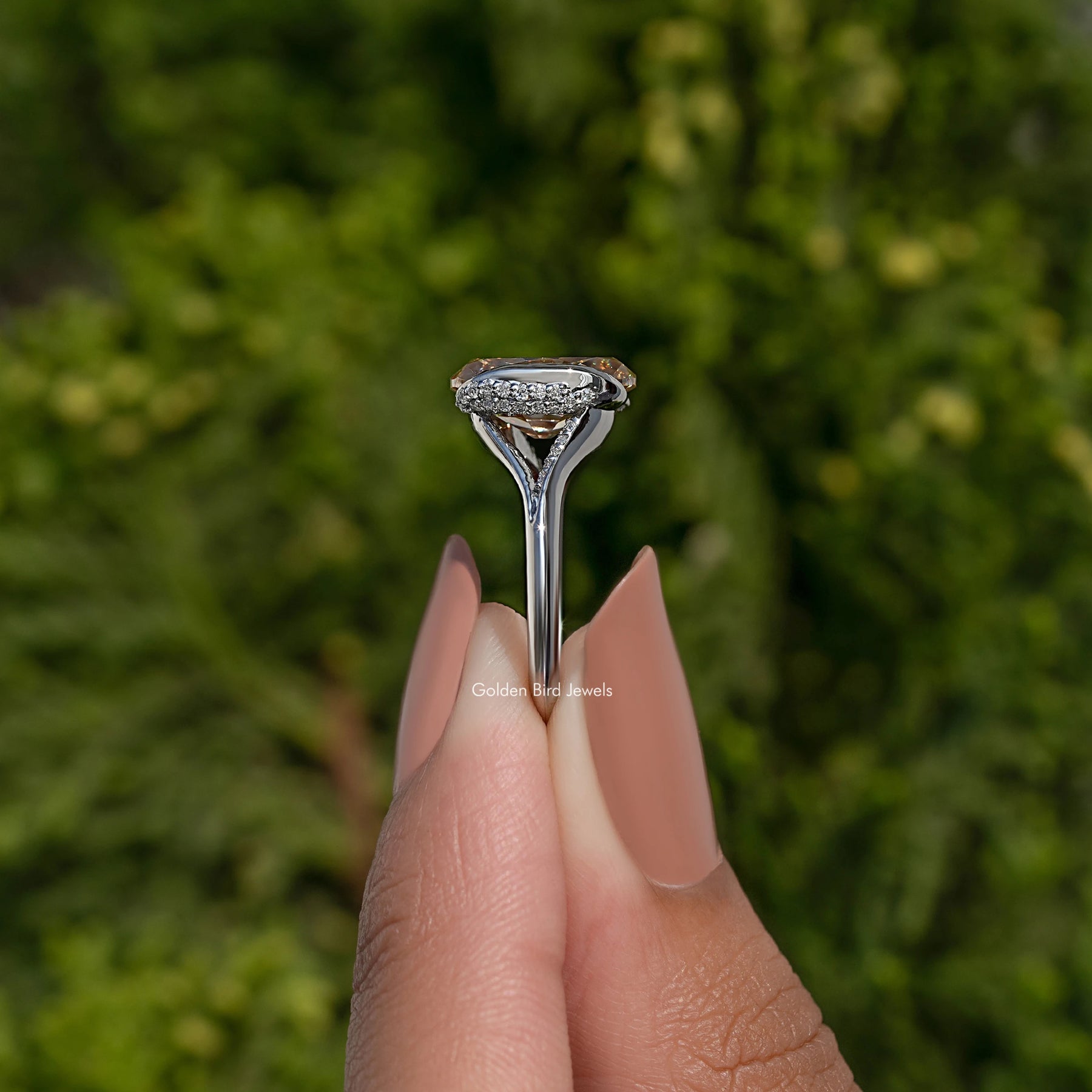 Old Mine – Verlobungsring mit ovalem Schliff und halber Fassung