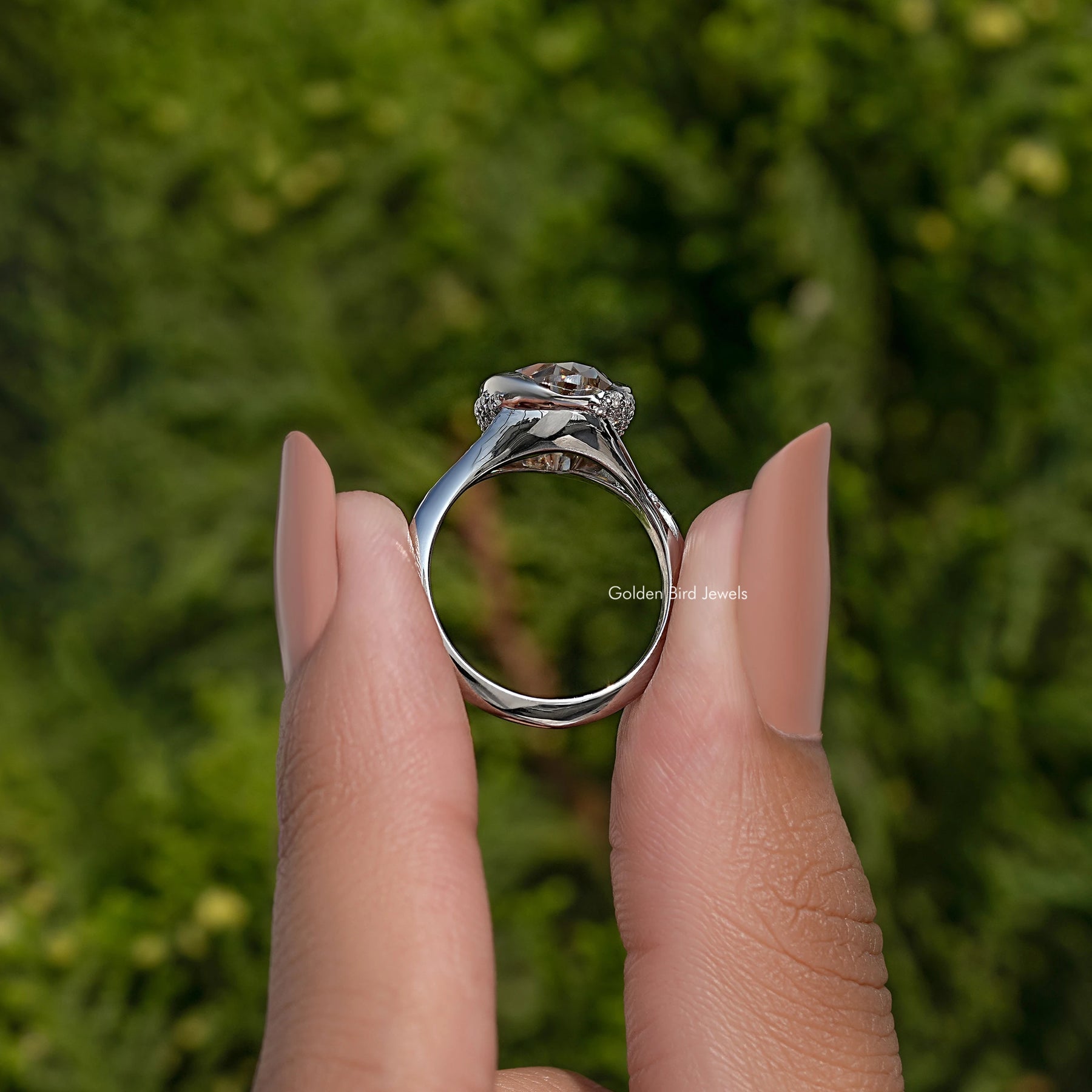 Old Mine – Verlobungsring mit ovalem Schliff und halber Fassung