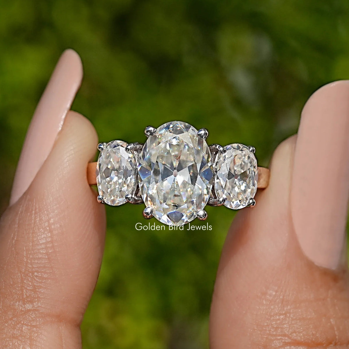 3 Karat Old Mine Ovalschliff Drei-Stein-Verlobungsring