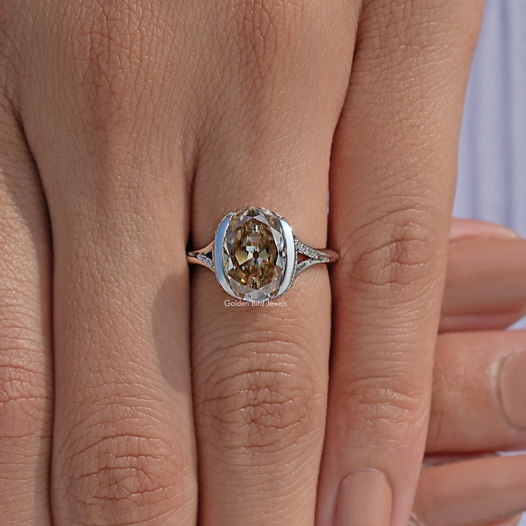 Old Mine – Verlobungsring mit ovalem Schliff und halber Fassung