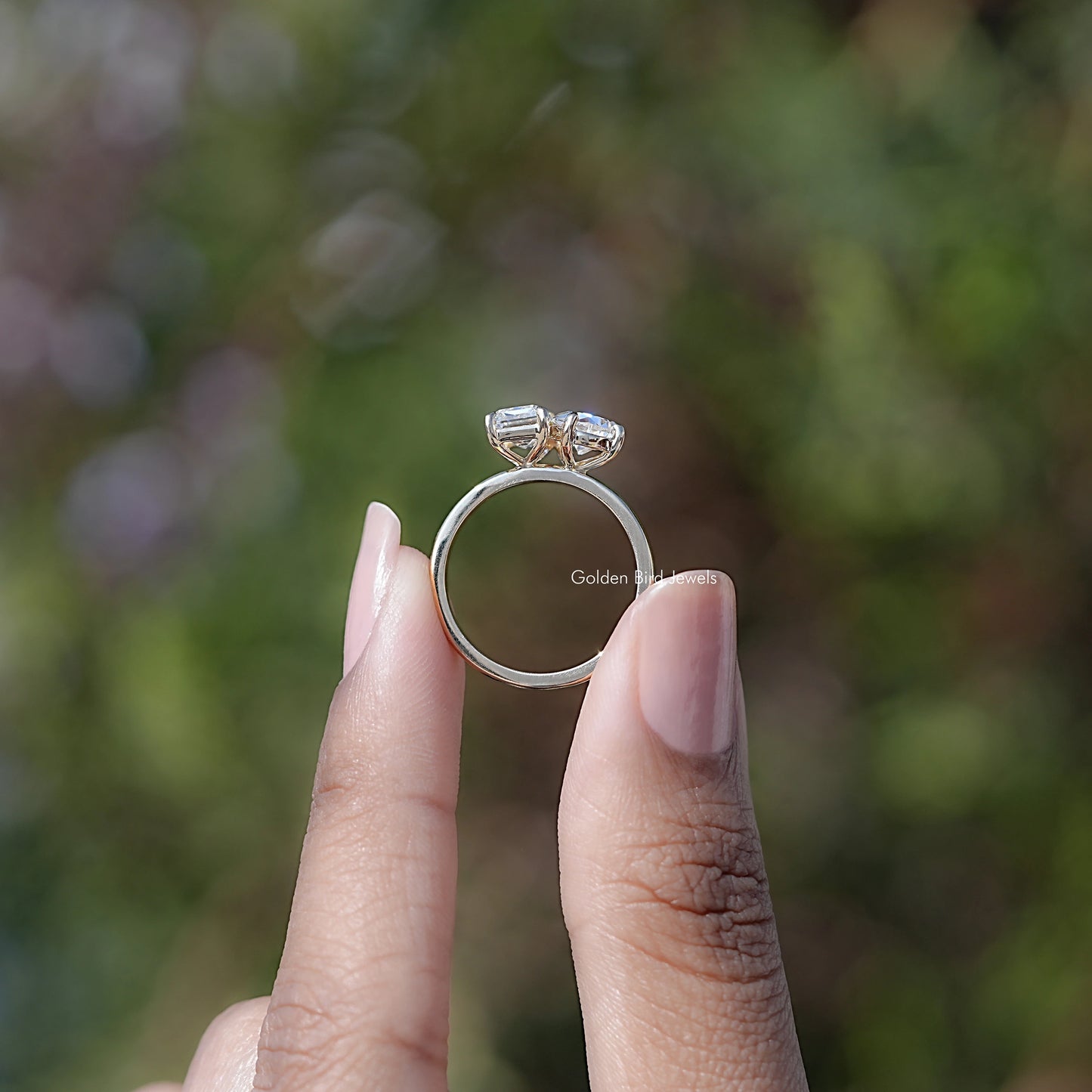 Old Mine Birnen- und Kreuzschliff-Moissanit-Ring mit zwei Steinen