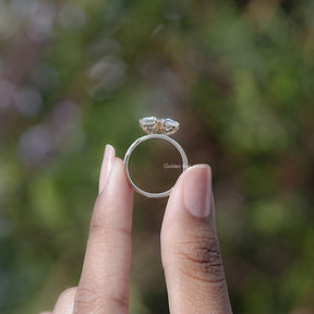 Old Mine Birnen- und Kreuzschliff-Moissanit-Ring mit zwei Steinen