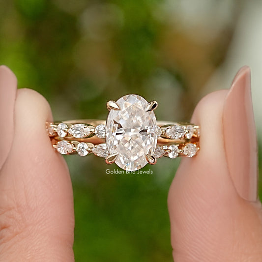 Crushed Ice Oval Cut Moissanite Bridal Ring Set