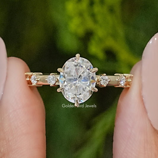 Ovaler Schnitt Moissanite Akzent Solitär Verlobungs Ring