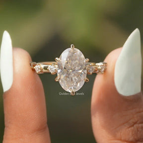 [Oval Cut Moissanite Accent Stone Ring]-[Golden Bird Jewels]