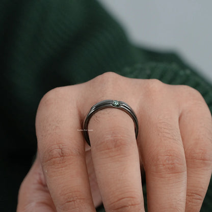 Side view of Oval cut Ring in White gold