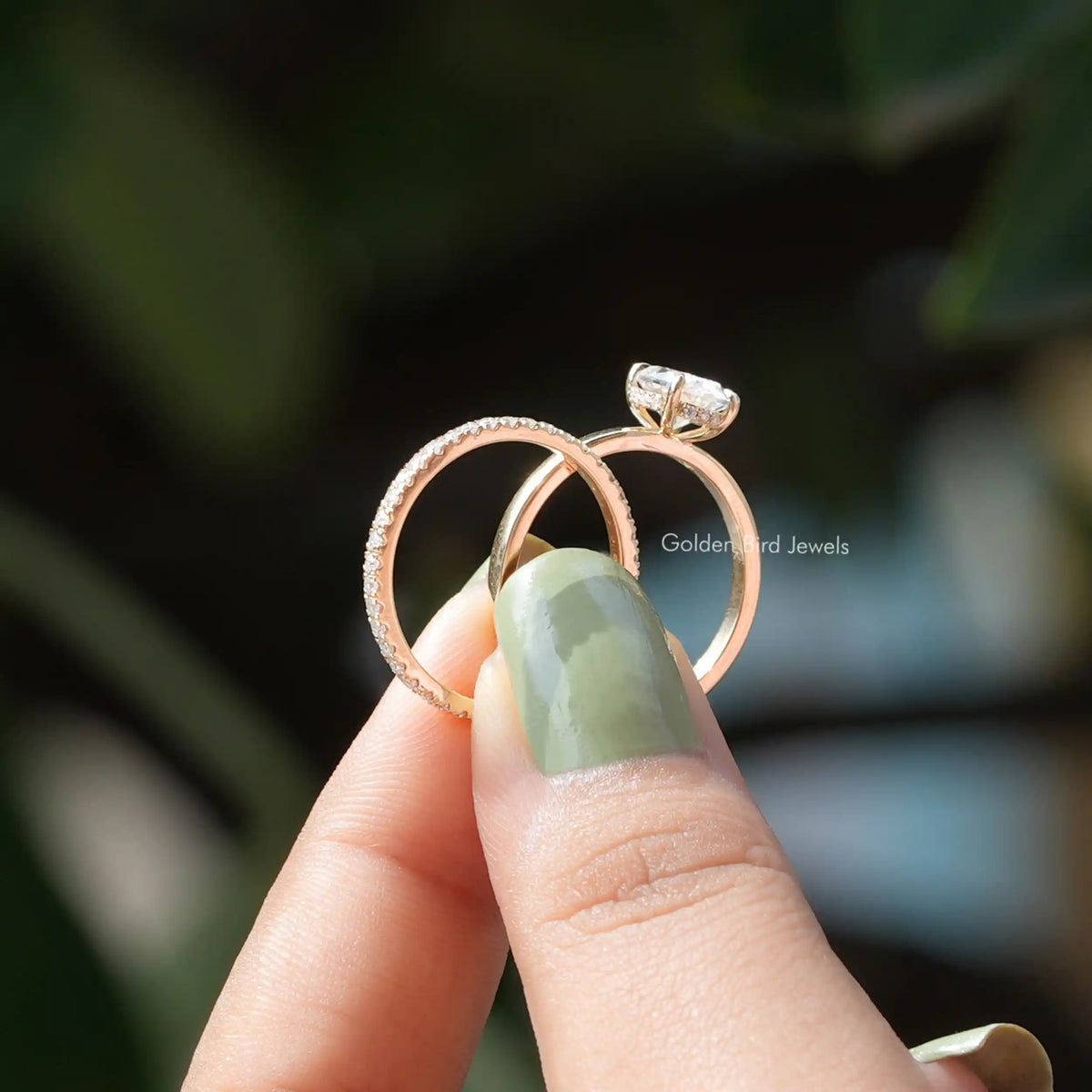 Detailed view of Oval Cut Moissanite Ring Set