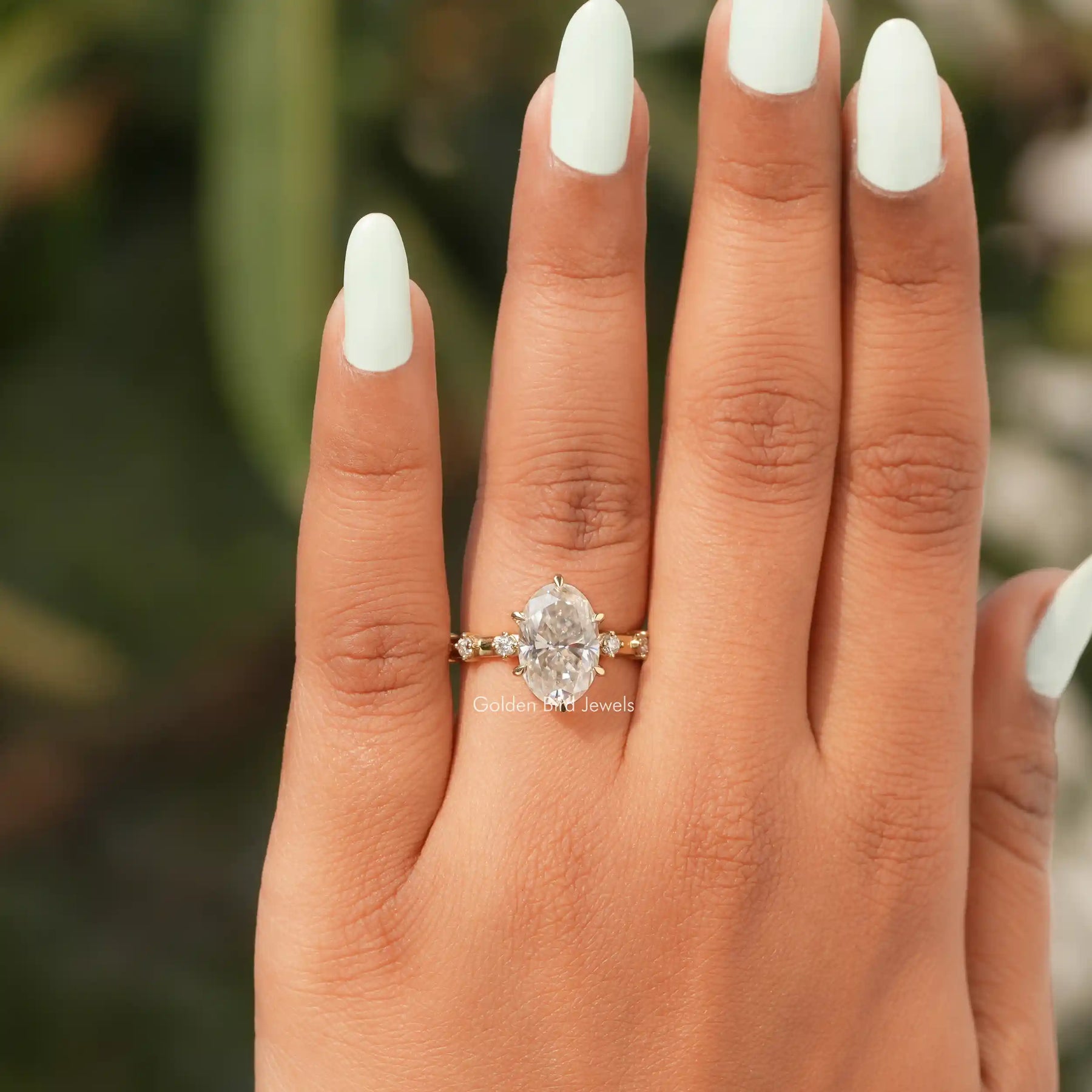 [Oval Cut Moissanite Accent Stone Ring]-[Golden Bird Jewels]