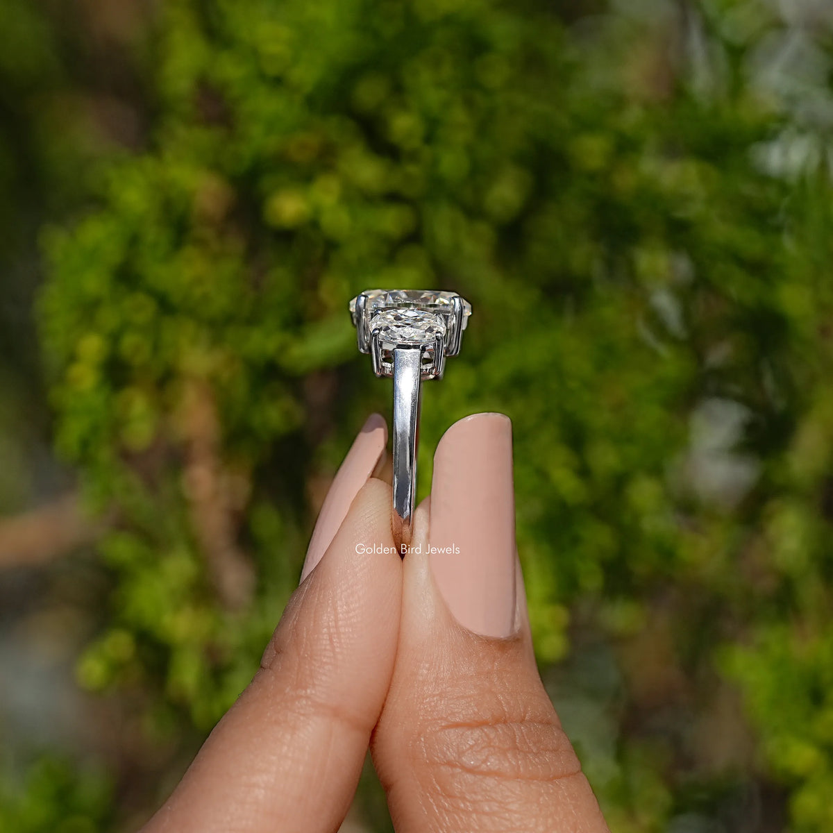 3 Karat Old Mine Ovalschliff Drei-Stein-Verlobungsring