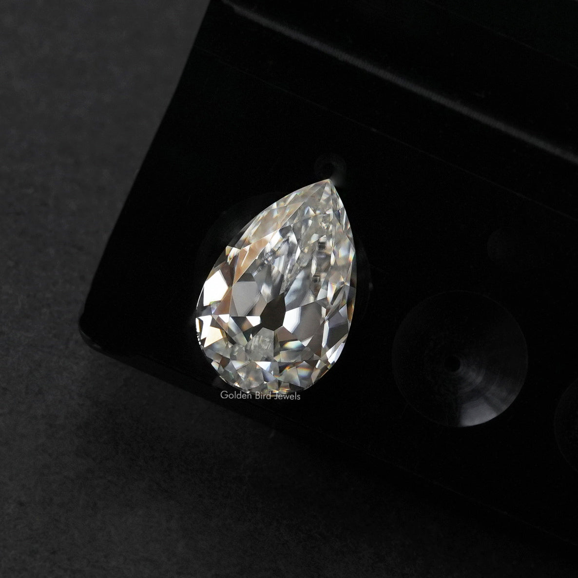 [Near Colorless Old Mine Pear Cut Loose Stone]-[Golden Bird Jewels]