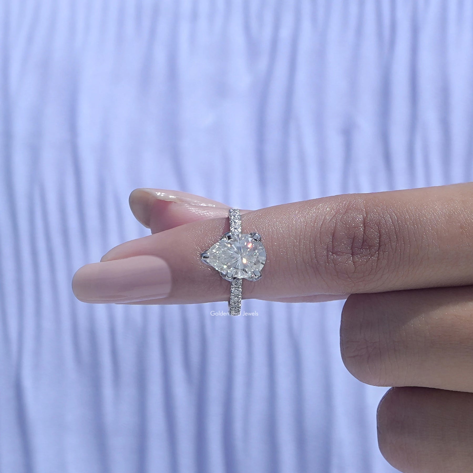 [Moissanite Pear Shaped Accent Stone Ring]-[Golden Bird Jewels]