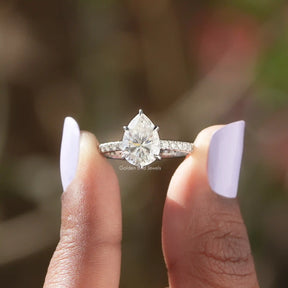 [Pear Shaped Moissanite Accent Stone Ring]-[Golden Bird Jewels]