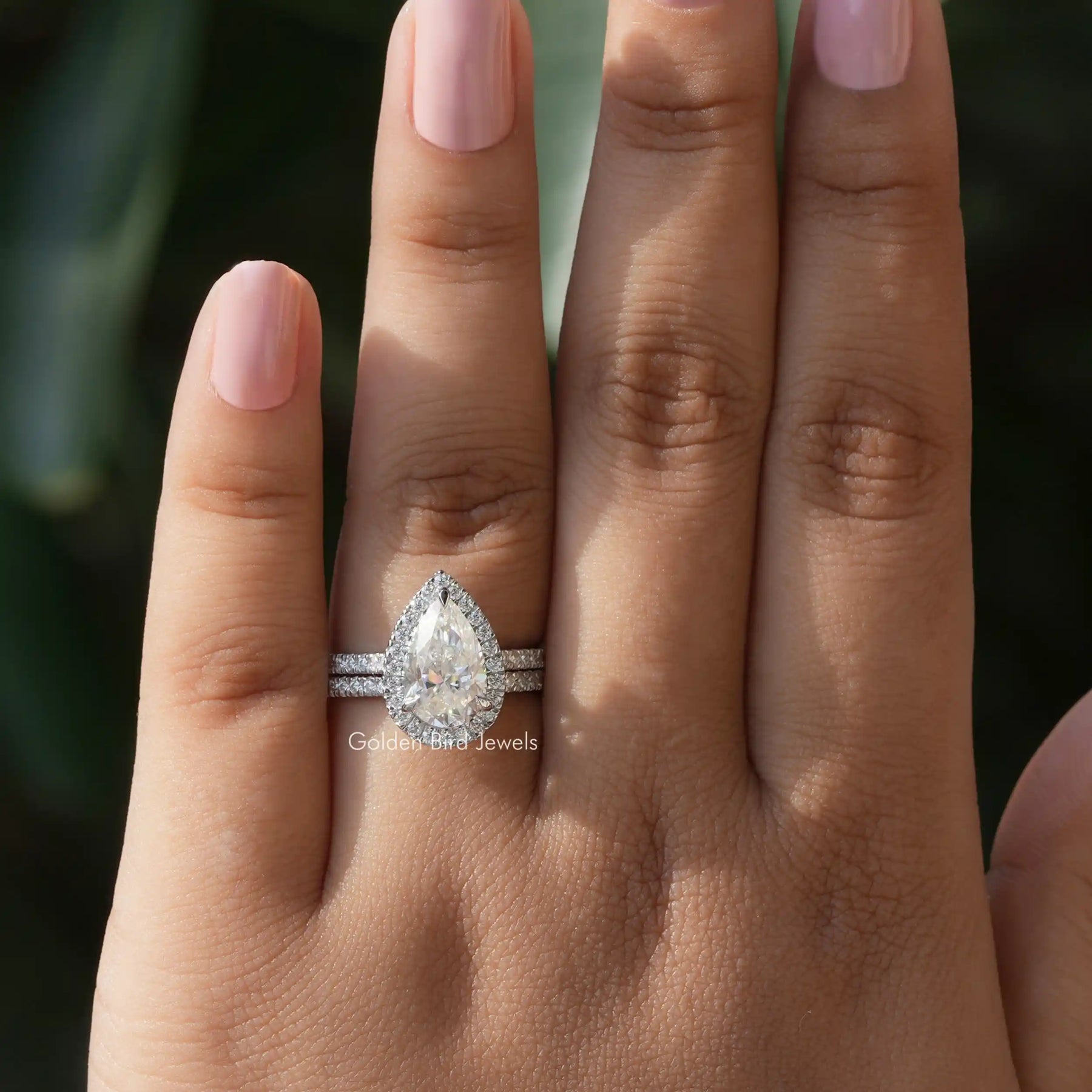 [This pear shaped bridal ring set made of white gold and side round cut stones]-[Golden Bird Jewels]