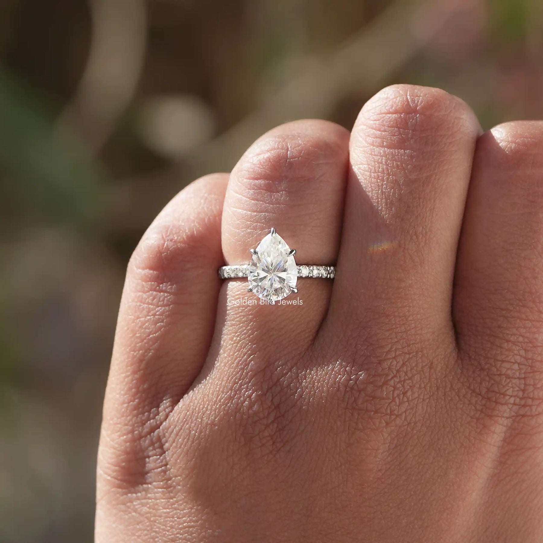 [14K White Gold Pear Cut Accent Stone Moissanite Ring]-[Golden Bird Jewels]