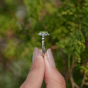 Peridot-Grüner Ovalschliff-Gemstein-Akzent-Ring