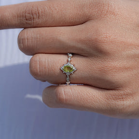 Peridot-Grüner Ovalschliff-Gemstein-Akzent-Ring