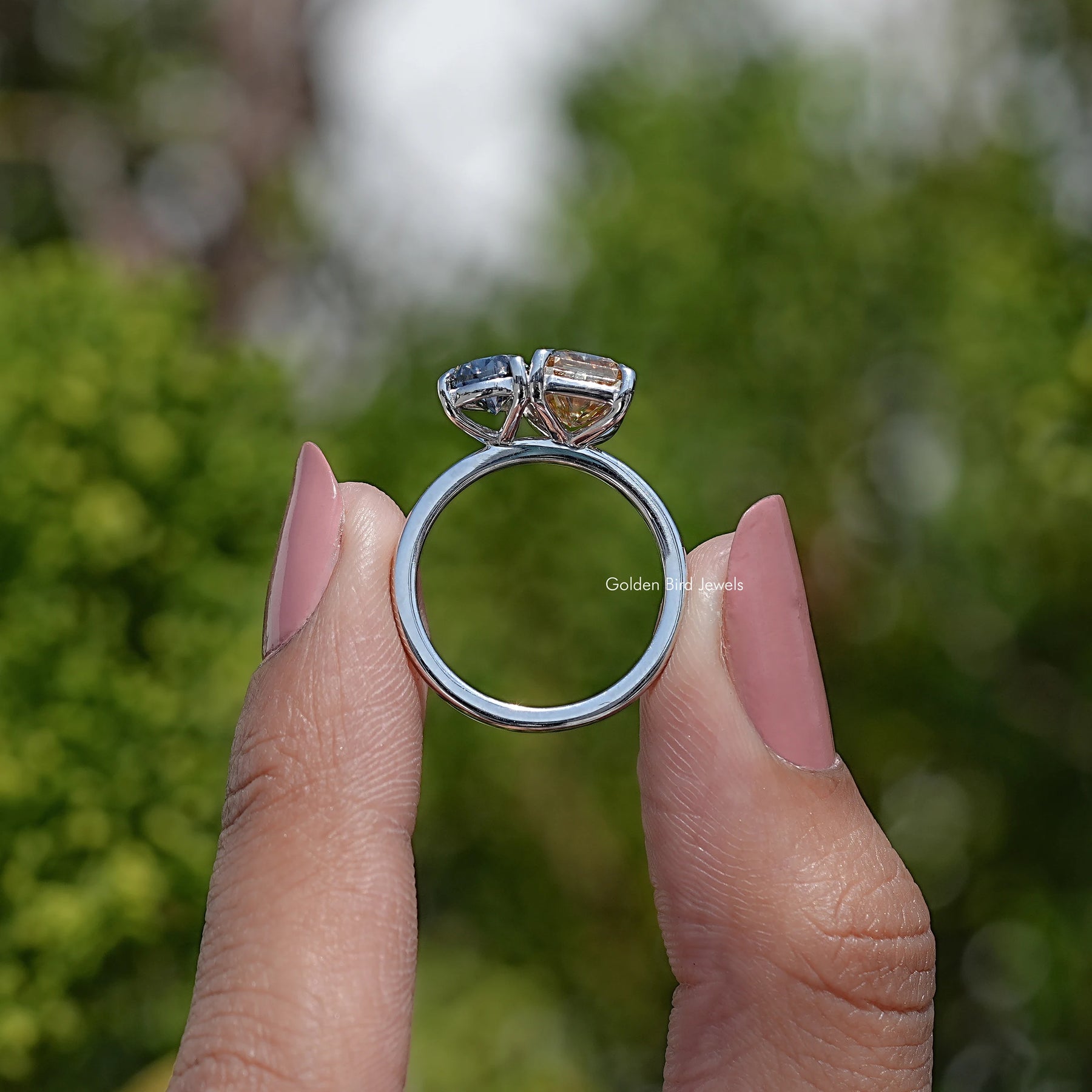 Toi Moi-Ring mit Moissanit in ausgefallenen Farben und strahlendem Birnenschliff