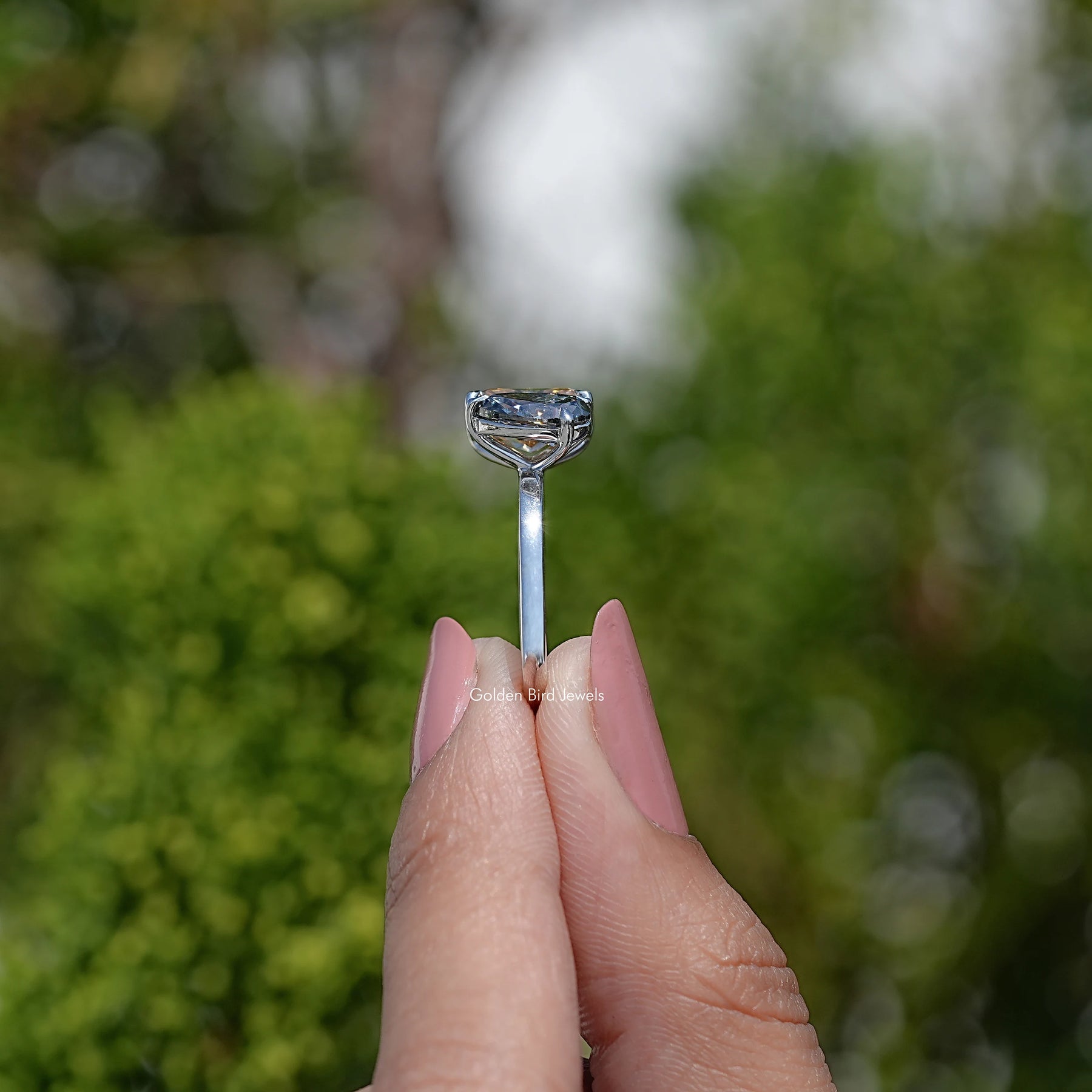 Toi Moi-Ring mit Moissanit in ausgefallenen Farben und strahlendem Birnenschliff