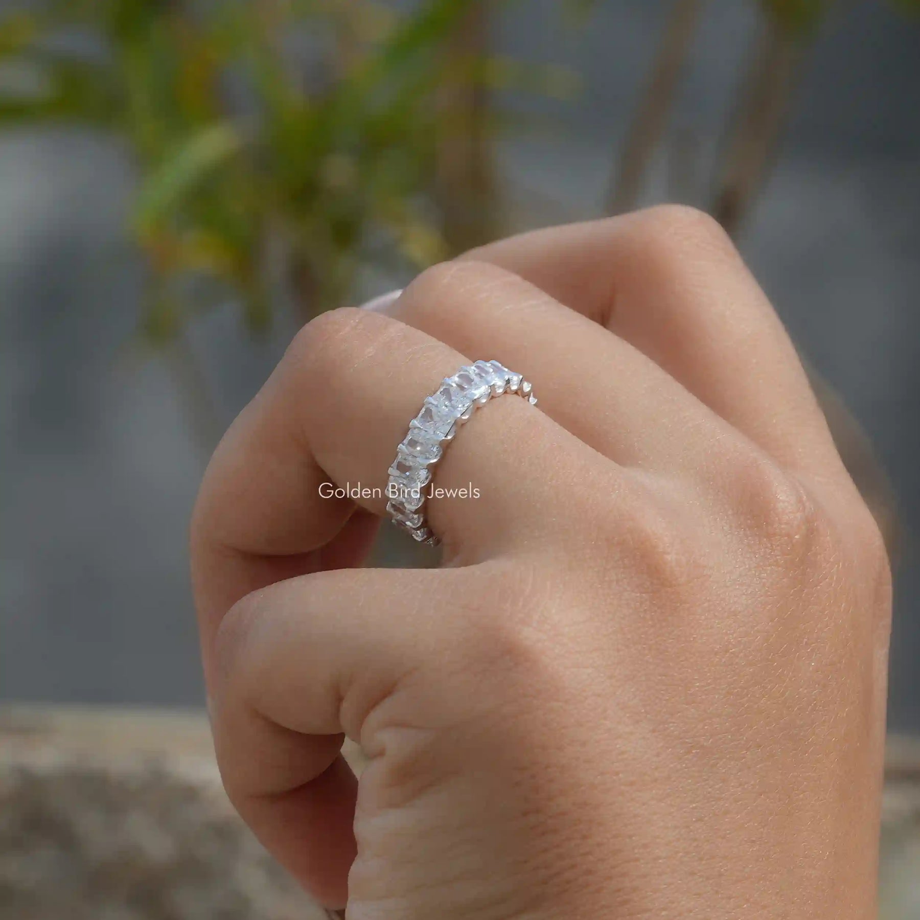 [Lab-Grown radiant cut diamond anniversary band crafted with prongs setting]