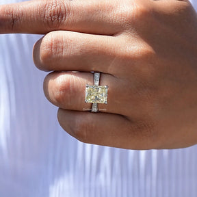 [Radiant Cut Moissanite Accent Stone Ring]-[Golden Bird Jewels]