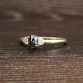 [Black Oval Cut Moissanite Three Stone Ring In 14K Yellow Gold]-[Golden Bird Jewels]