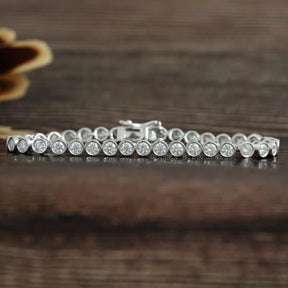 [Front view of round cut tennis bracelet made of vvs clarity]-[Golden Bird Jewels]