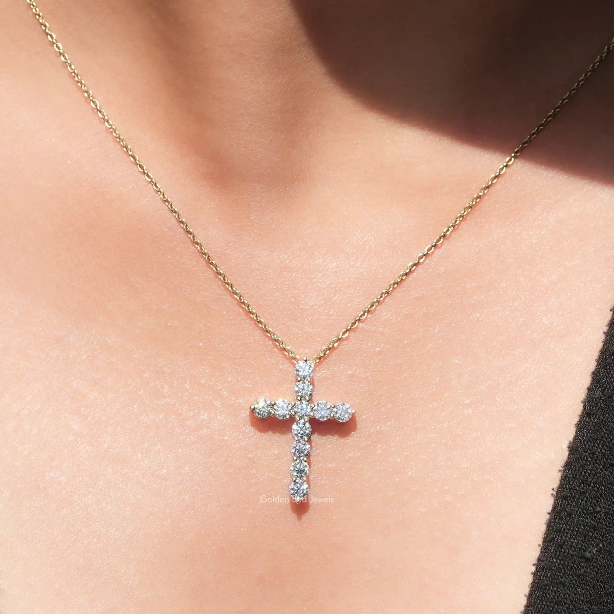 [Colorless Round Cut Moissanite Cross Pendant]-[Golden Bird Jewels]