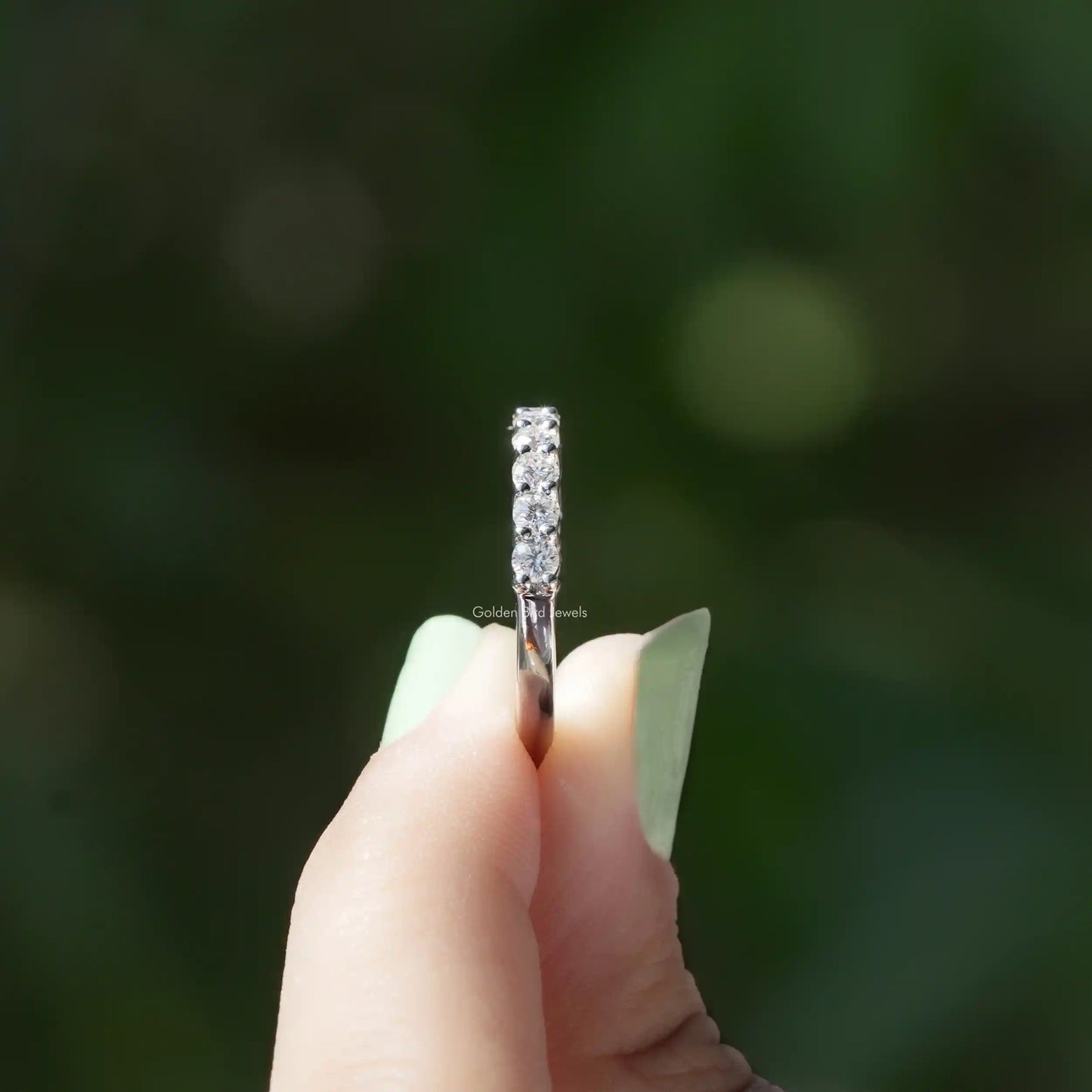 Halber Eternity-Ring mit Moissanit im Rundschliff