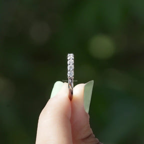 Halber Eternity-Ring mit Moissanit im Rundschliff