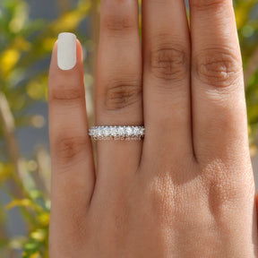 Moissanit-Eternity-Ring im Rundschliff und Pavéfassung
