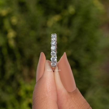 Dreiviertel Eternity Ehering mit Moissanit im Rundschliff