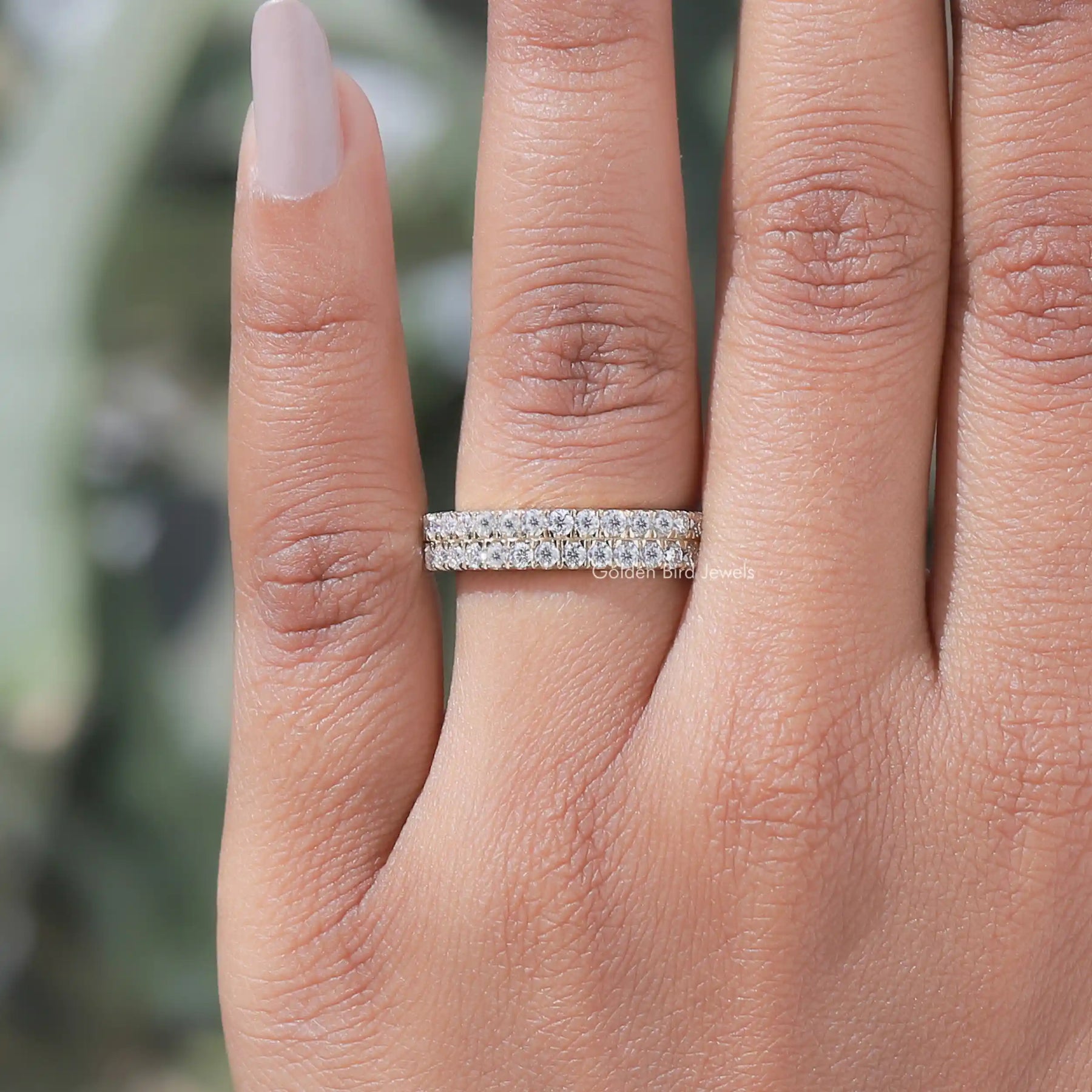 Zweireihiger Eternity-Ring mit Moissanit im Rundschliff