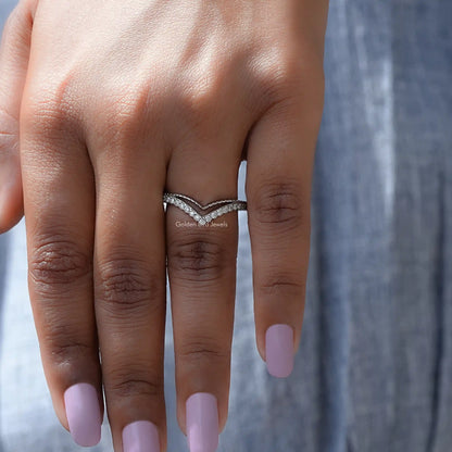 [Moissanite Round Cut Chevron Band]-[Golden Bird Jewels]