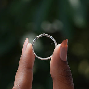 [White Gold Round Cut Dainty Curved Band]-[Golden Bird Jewels]