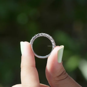 Halber Eternity-Ring mit Moissanit im Rundschliff