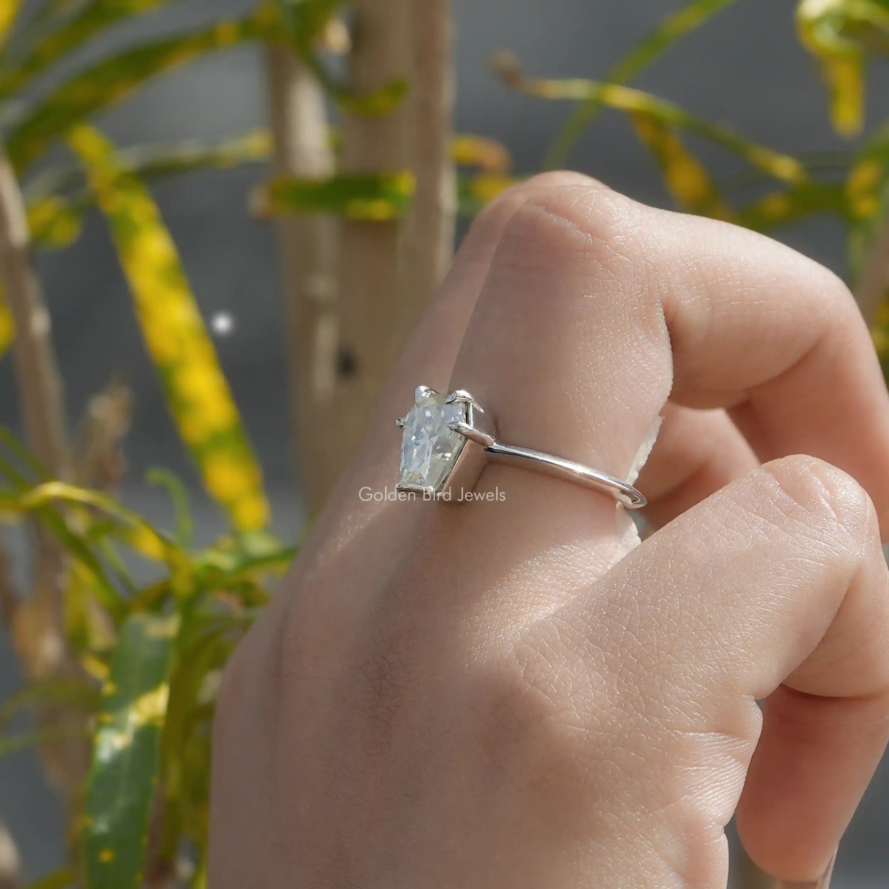 Calf's Head Cut Moissanite Solitaire Ring