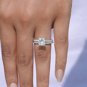 Detailed view of Radiant Cut Diamond Bridal Ring Set