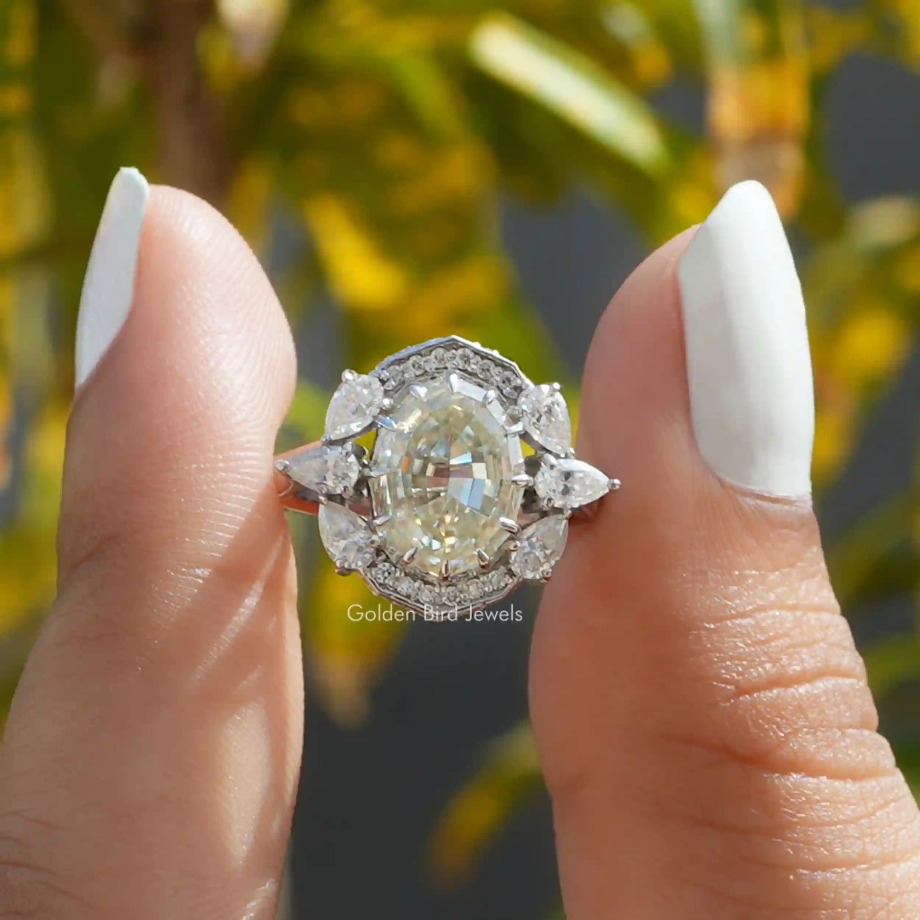 [Step Cut Oval Halo Moissanite Vintage Ring]-[Golden Bird Jewels]