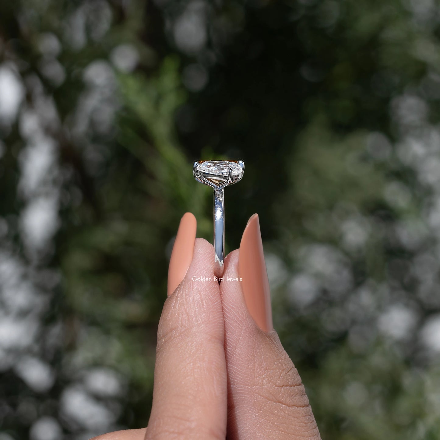 Birnenförmiger, strahlender, ausgefallener farbiger Moissanit-Ring „Toi Et Moi“.